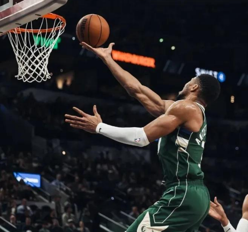 关于雄鹿力克掘金,末节火力全开扩大领先的信息 关于雄鹿力克掘金,末节火力全开扩大领先的信息