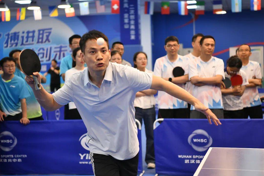 B体育教练-精英对决现场热血激荡，运动员精神不减的简单介绍