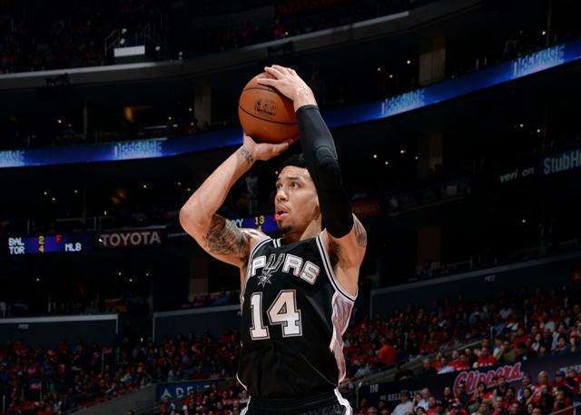 B体育官方入口-马刺客场绝杀篮网，德罗赞关键时刻砍下压哨球