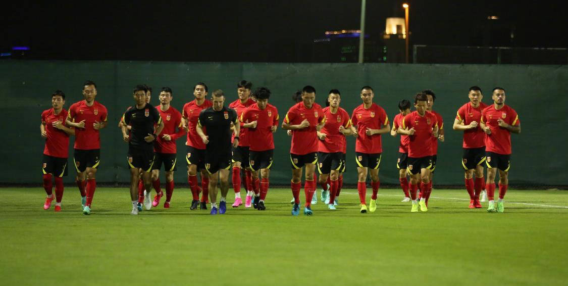 B体育网站入口-球队备战中表现抢眼，备战新赛季