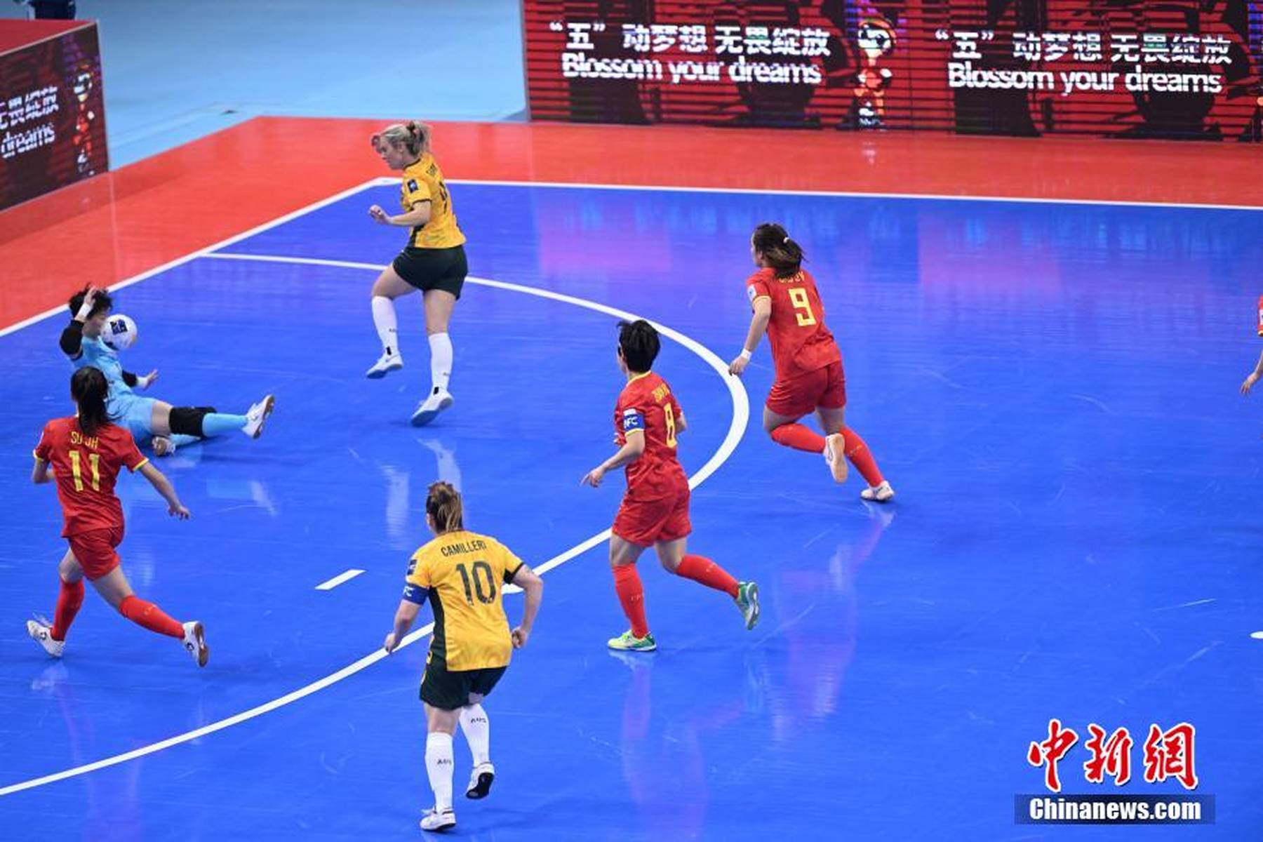 B体育中国官网-国内女子足球队在比赛中获胜