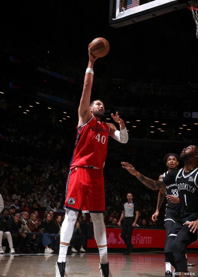 快船队客场大胜,稳居西部前五 快船队客场大胜,稳居西部前五