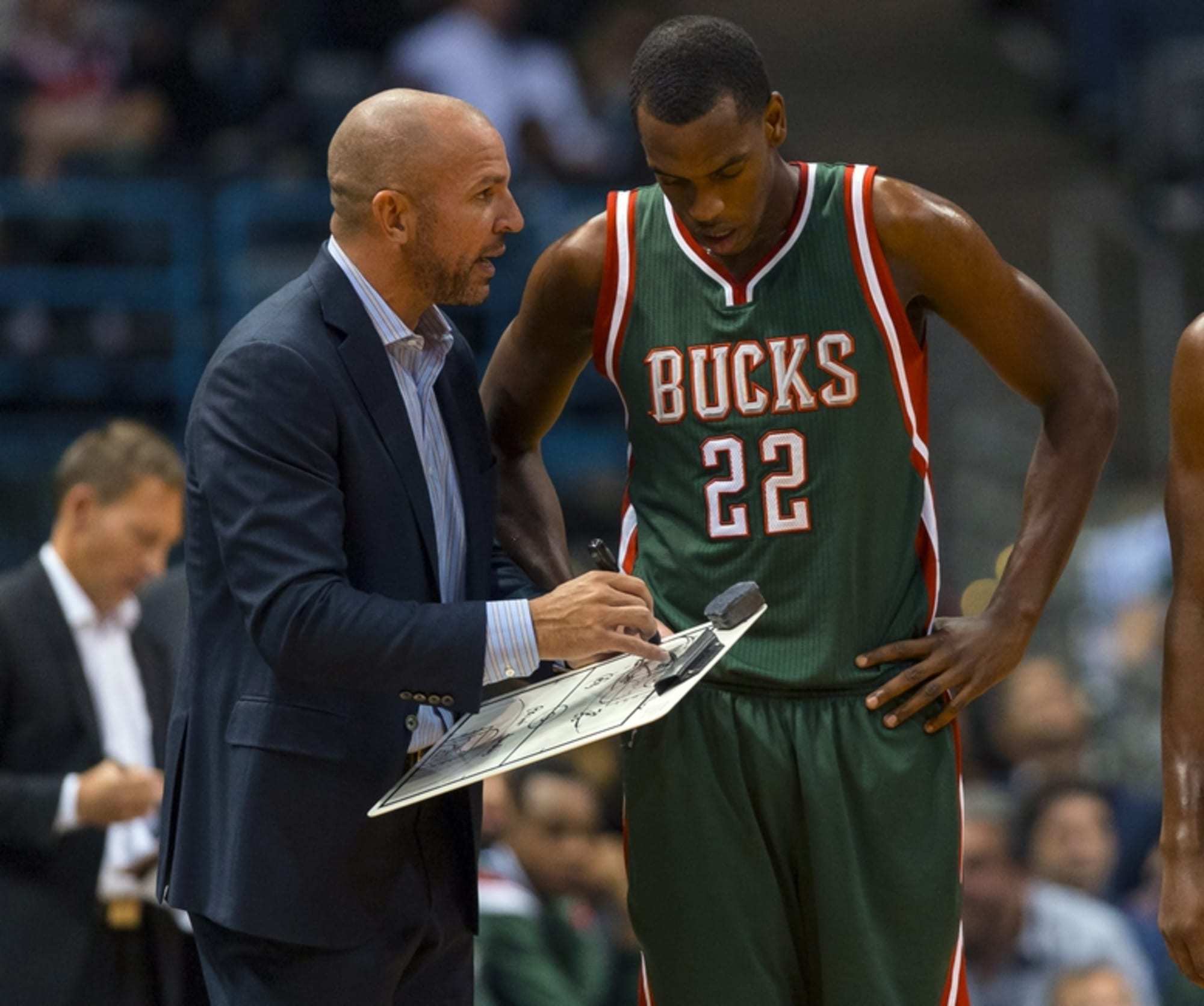 B体育官网入口-关于雄鹿队后卫因家庭原因缺席比赛的信息