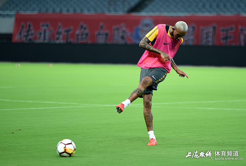 B体育教练-关于绿军队目标冠军，士气高昂备战的信息