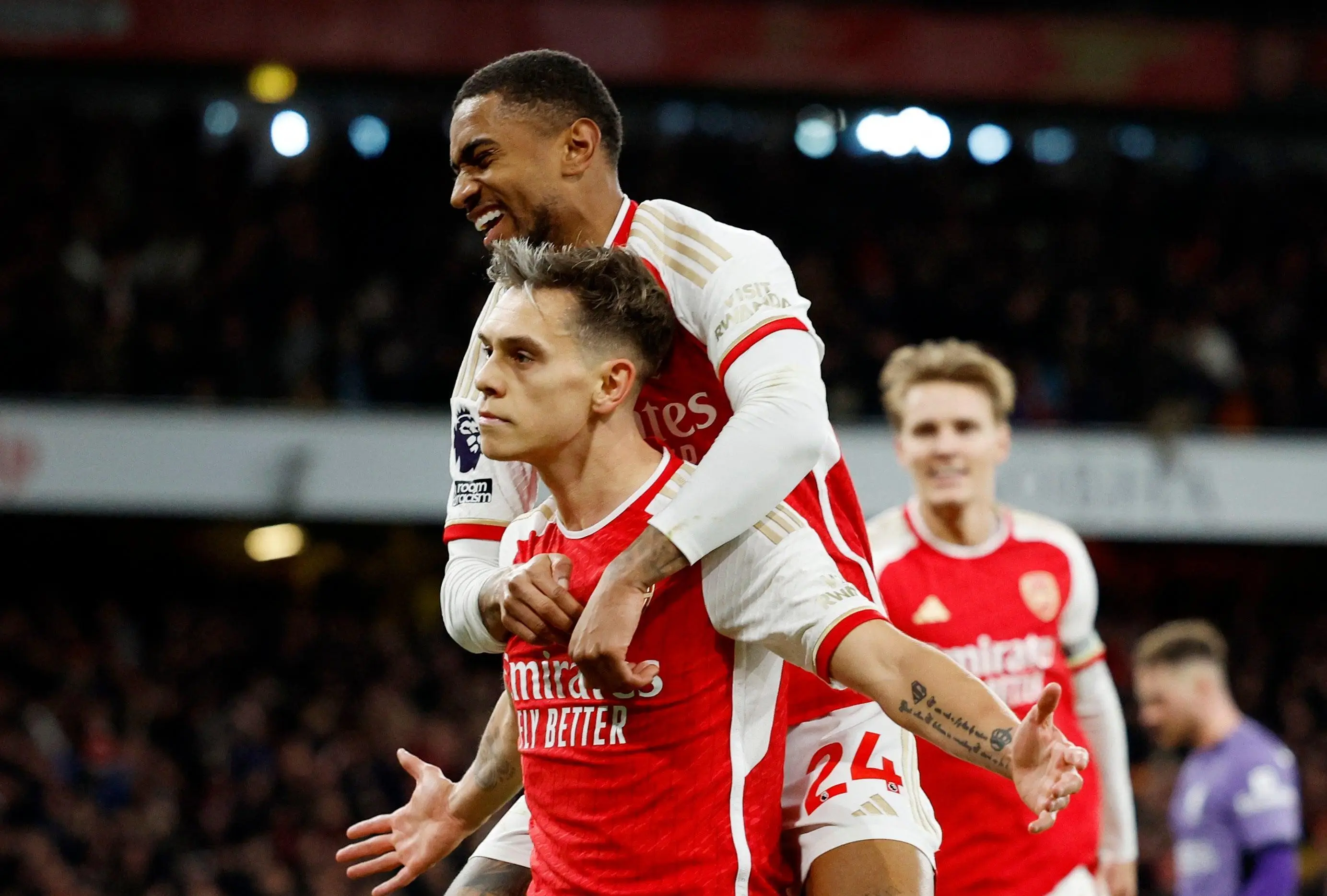 B体育官网入口-阿森纳门将神勇，连续两场零封对手