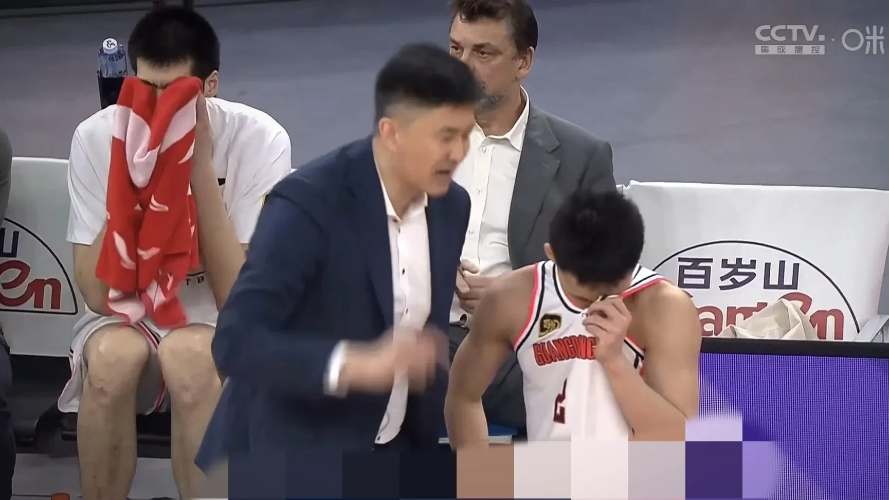 上海队险胜深圳,绝杀时刻惊艳全场的简单介绍 上海队险胜深圳,绝杀时刻惊艳全场的简单介绍