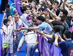 跳水项目惊险刺激陈小梅雪中送炭