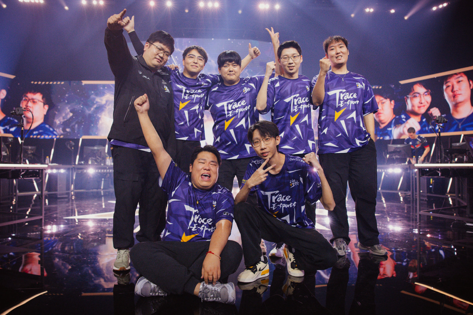 在夜刃战队赛场上演无畏契约世界杯,逆转,引发观众齐声高喊 在夜刃战队赛场上演无畏契约世界杯,逆转,引发观众齐声高喊