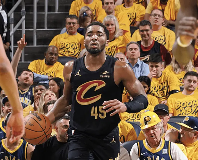 B体育娱乐-包含爵士战胜热火，米切尔狂砍40分的词条