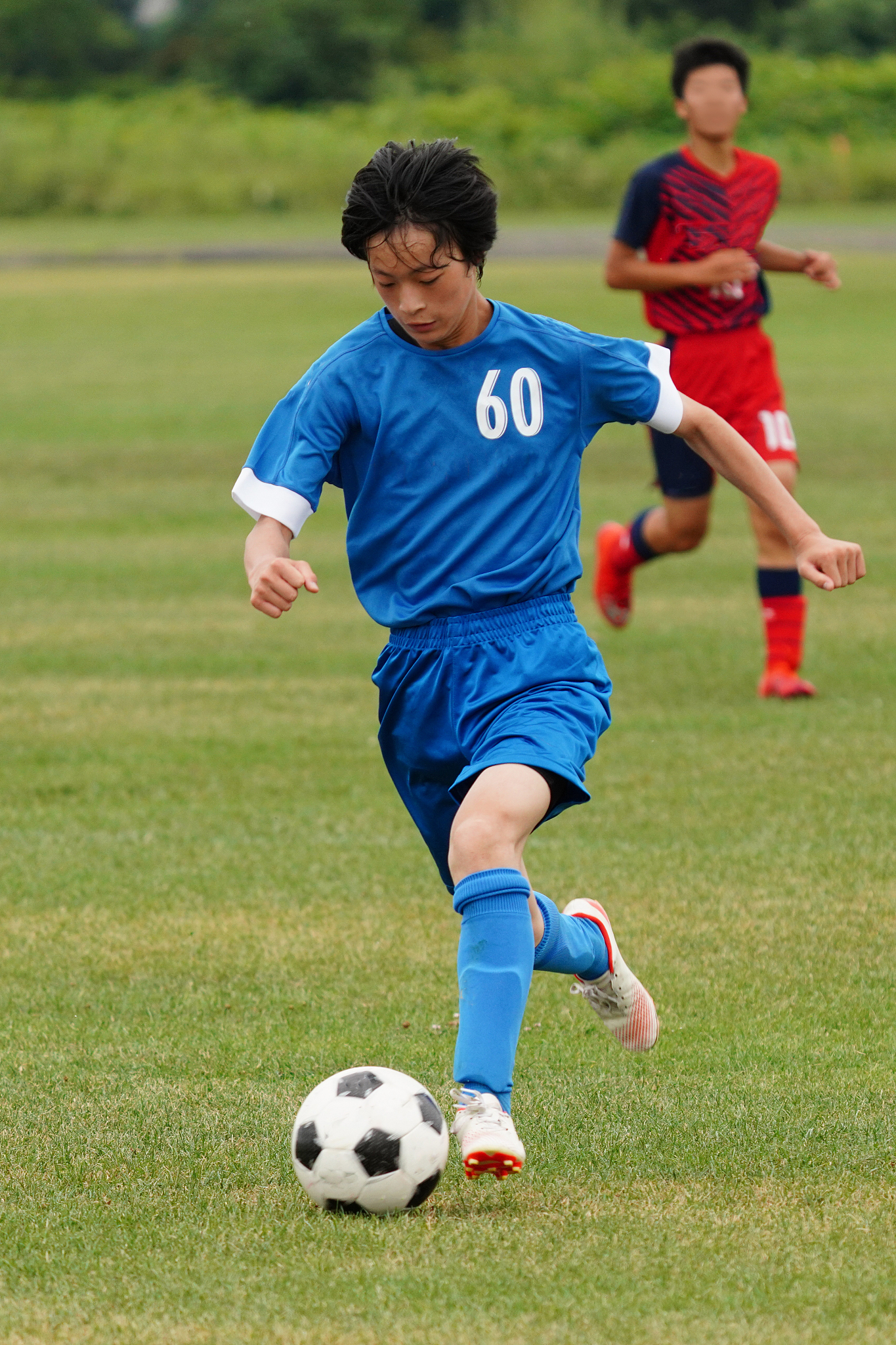 草根足球比赛,球员拼尽全力争胜的简单介绍 草根足球比赛,球员拼尽全力争胜的简单介绍