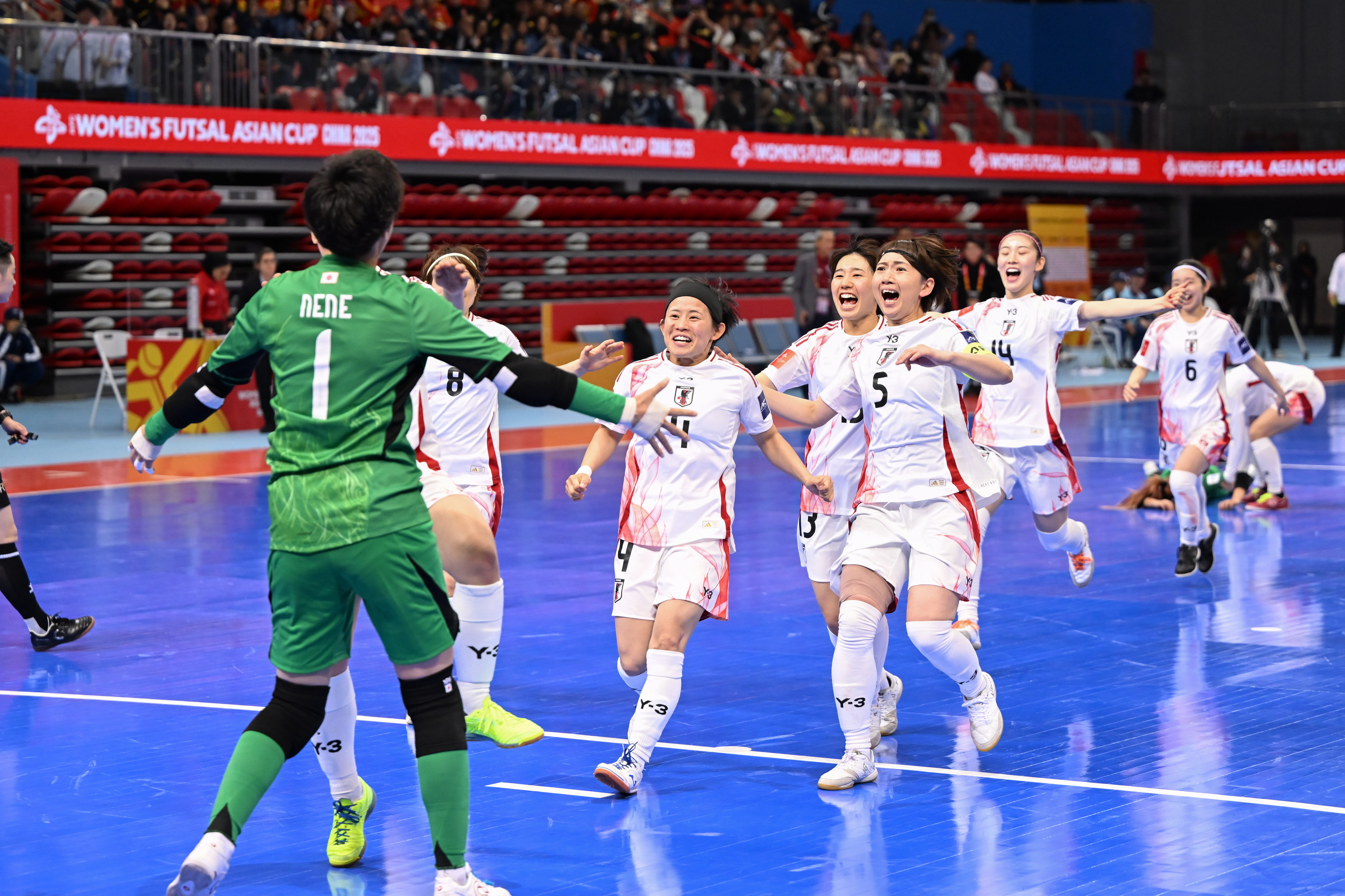 B体育app下载地址-包含亚洲足球俱乐部锦标赛的精彩瞬间再度掀起热议的词条